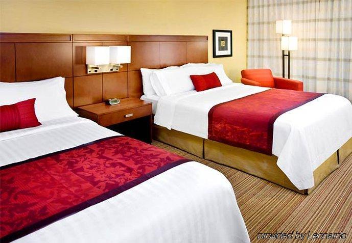 Courtyard By Marriott Pittsburgh Airport Ξενοδοχείο Coraopolis Δωμάτιο φωτογραφία