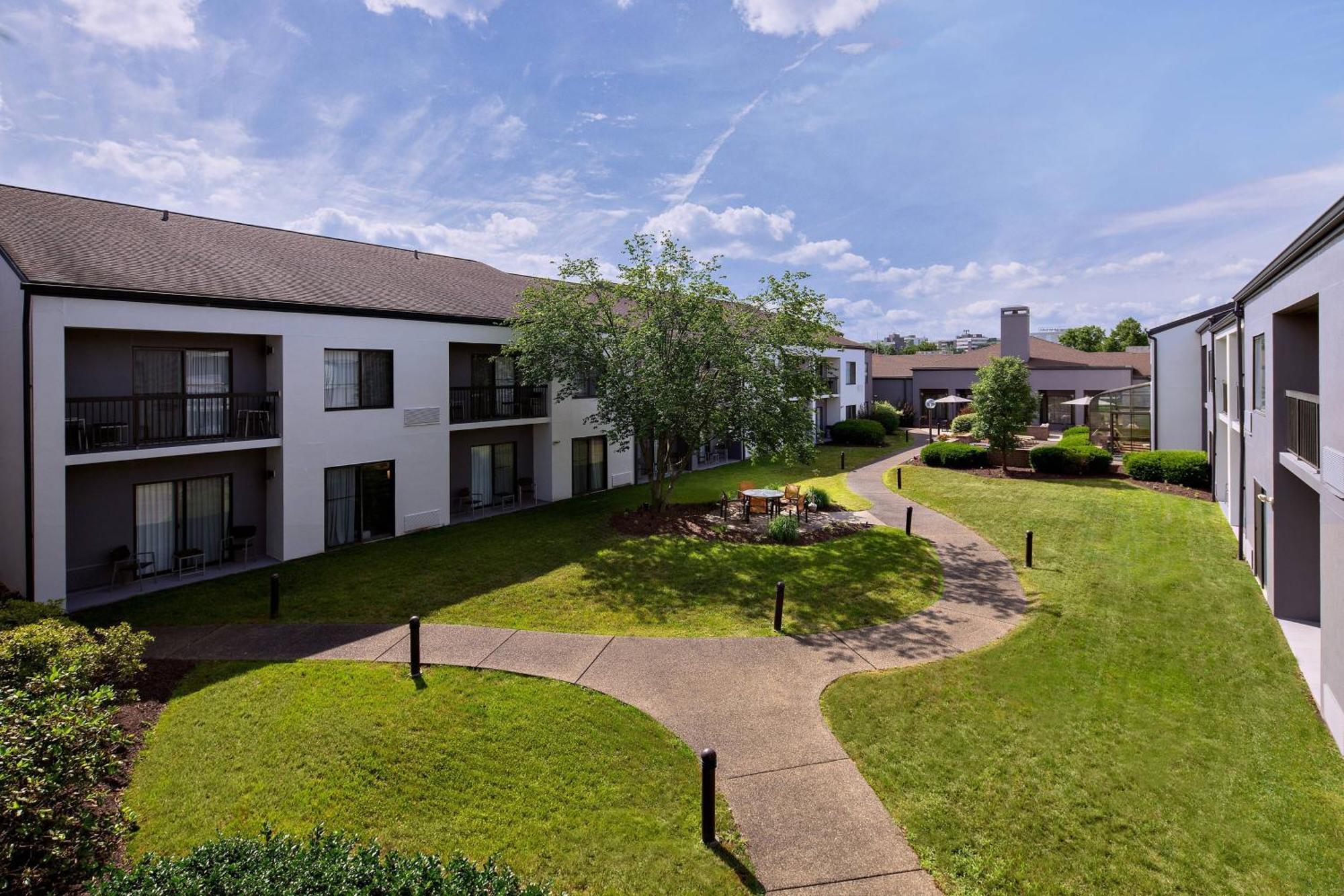Courtyard By Marriott Pittsburgh Airport Ξενοδοχείο Coraopolis Εξωτερικό φωτογραφία