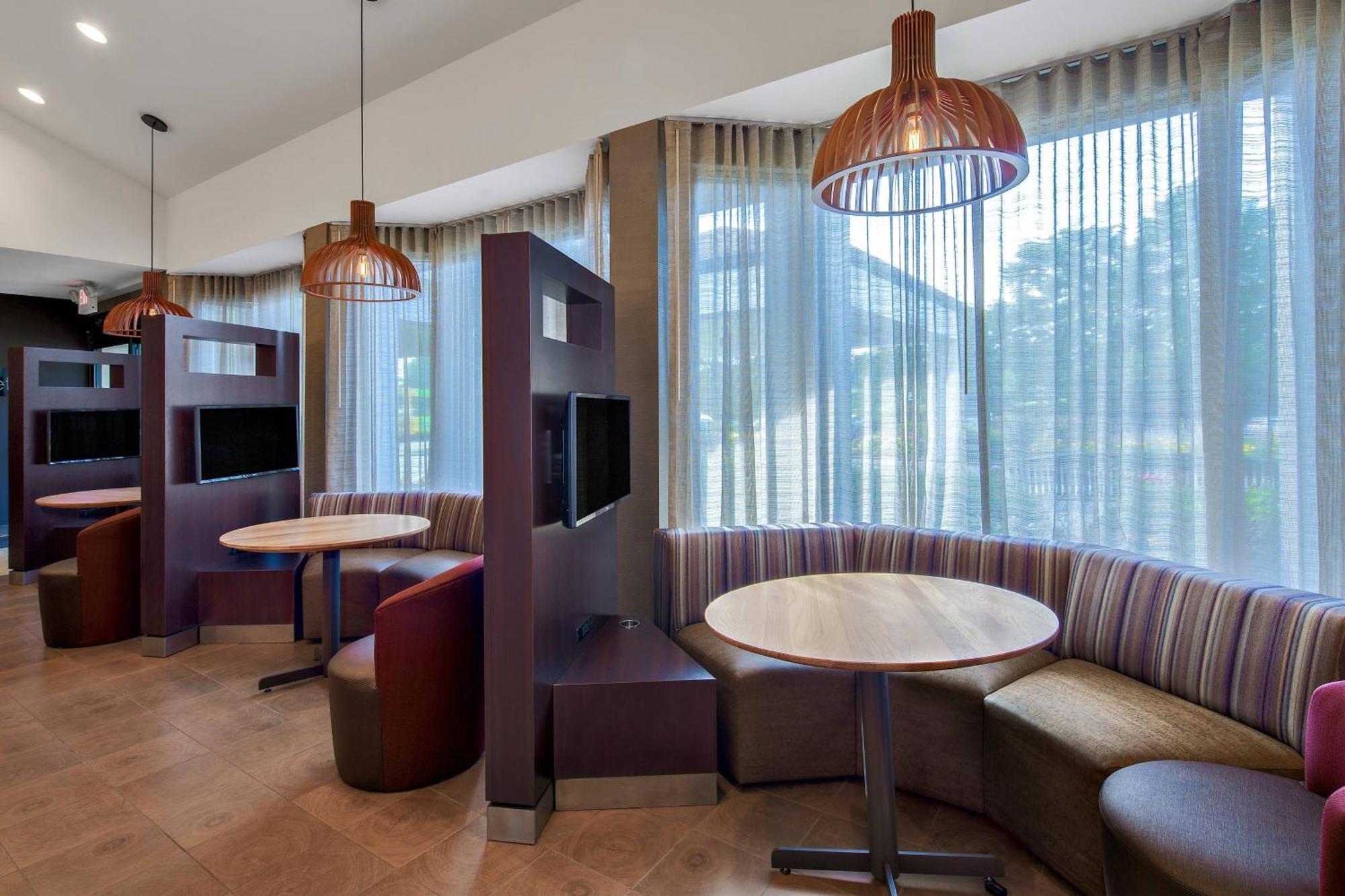 Courtyard By Marriott Pittsburgh Airport Ξενοδοχείο Coraopolis Εξωτερικό φωτογραφία