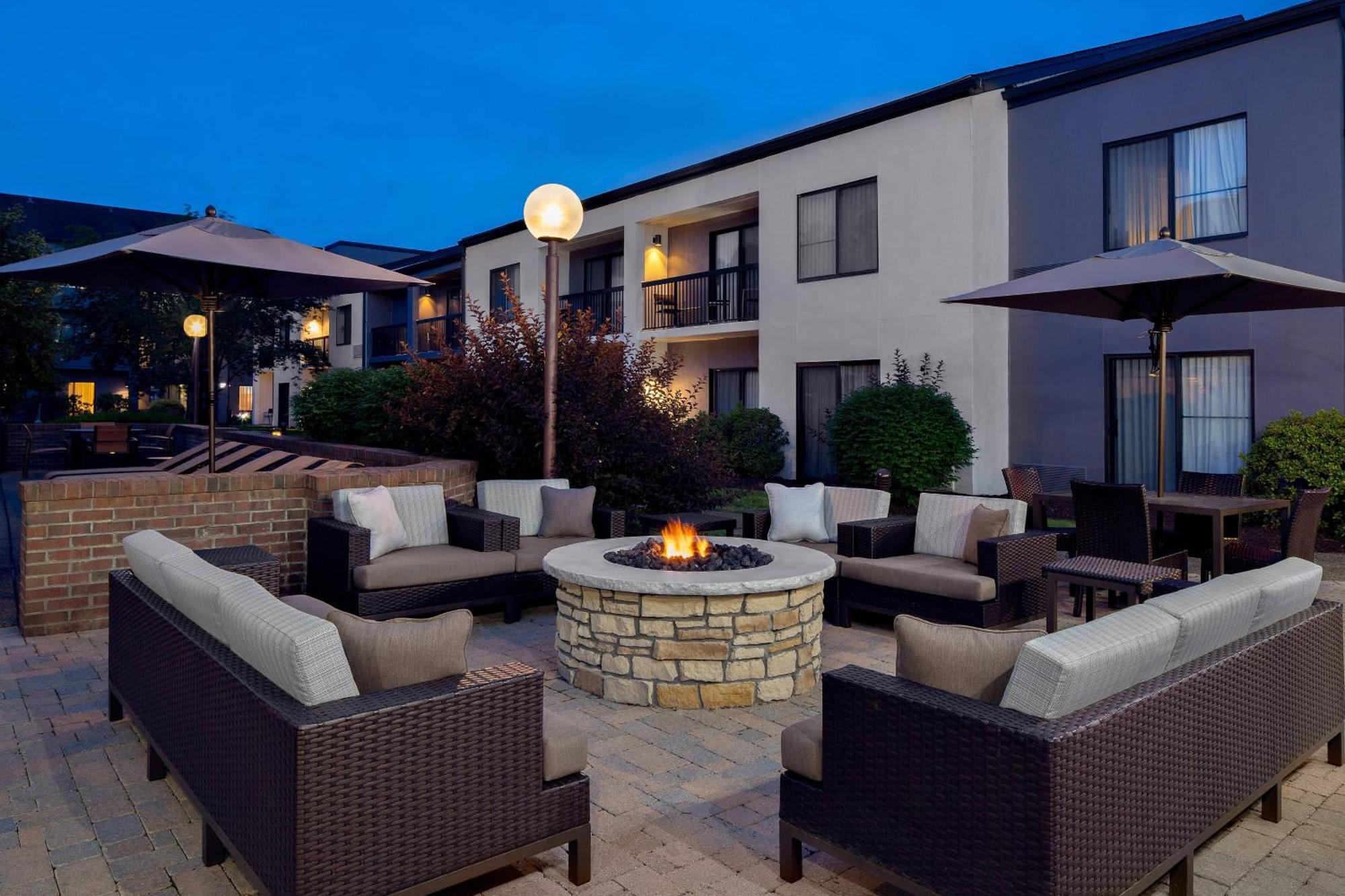 Courtyard By Marriott Pittsburgh Airport Ξενοδοχείο Coraopolis Εξωτερικό φωτογραφία