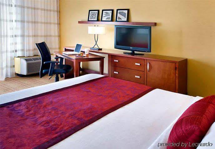 Courtyard By Marriott Pittsburgh Airport Ξενοδοχείο Coraopolis Εξωτερικό φωτογραφία