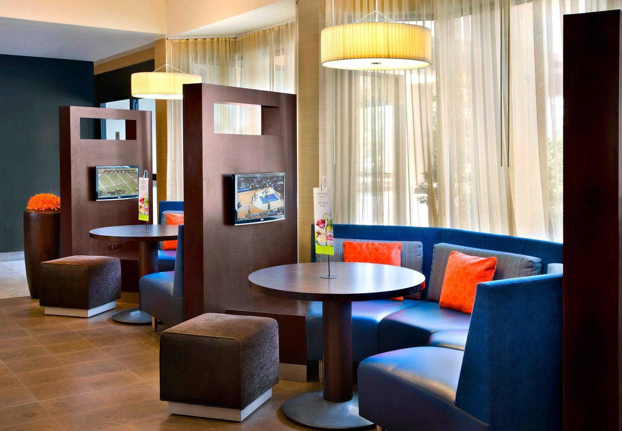 Courtyard By Marriott Pittsburgh Airport Ξενοδοχείο Coraopolis Εξωτερικό φωτογραφία