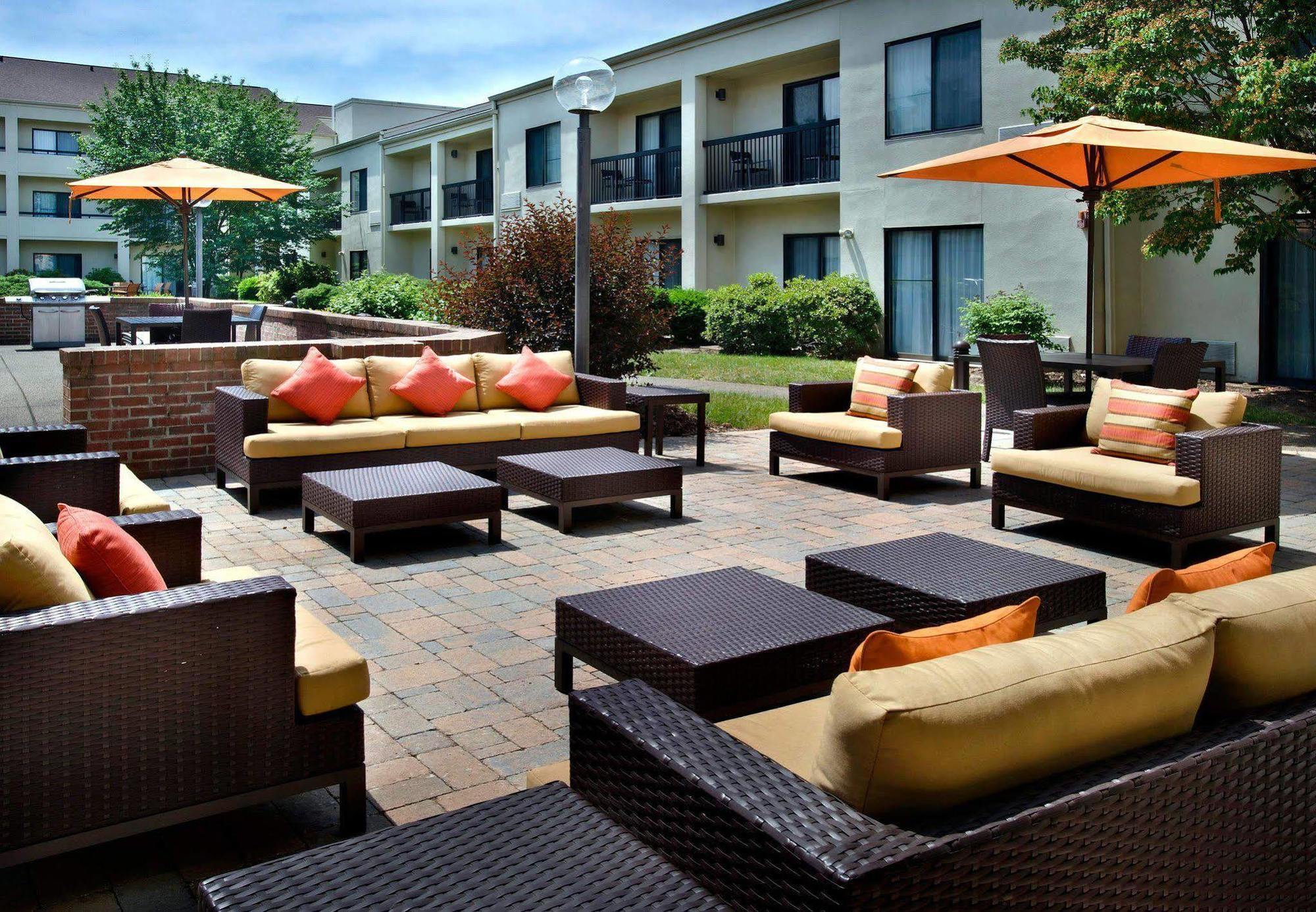 Courtyard By Marriott Pittsburgh Airport Ξενοδοχείο Coraopolis Εξωτερικό φωτογραφία